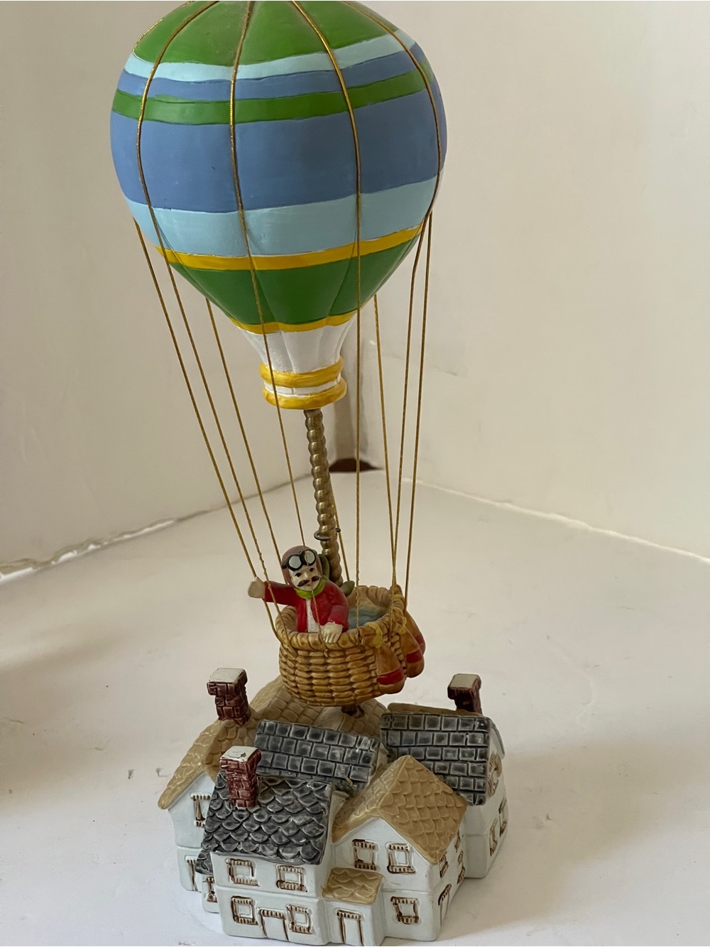 Vtge George Good Musical Hot Air Balloon Figurine House Base 80 Days Round World